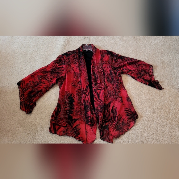 Fancy semi-sheer cascading flowy top over black tank. 1X - Picture 9 of 10